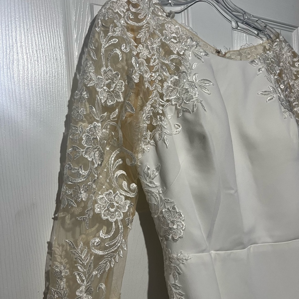 Lightweight, crêpe, long sleeve lace wedding gown ivory - Picture 10 of 15